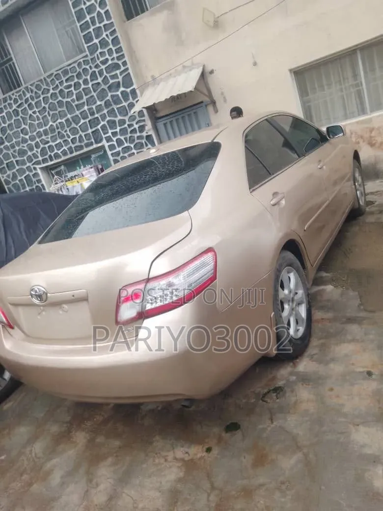 Toyota Camry 2010 Gold