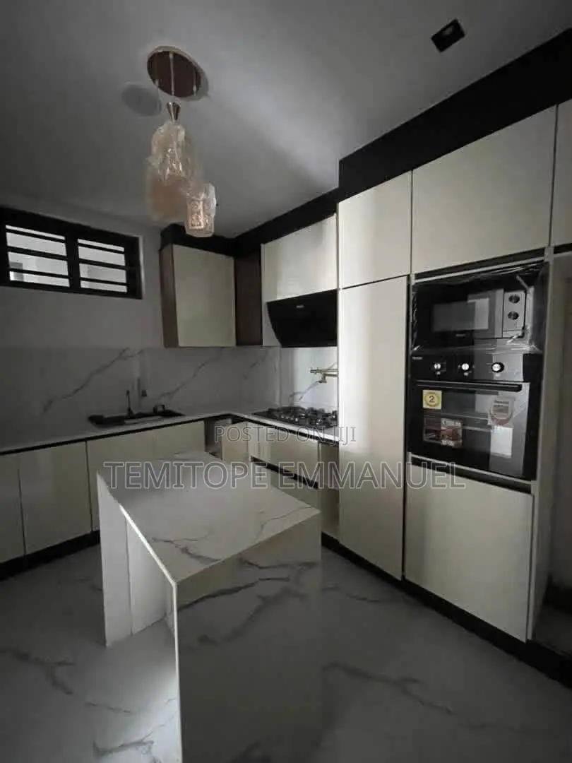 Furnished 1bdrm Apartment in Lekki Phase 1 for sale