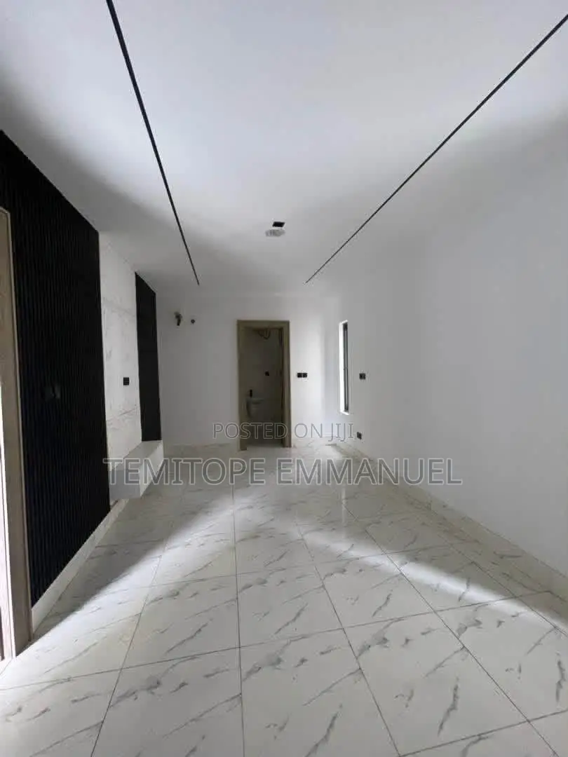 Furnished 1bdrm Apartment in Lekki Phase 1 for sale