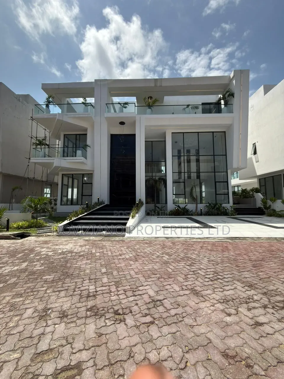 5bdrm Duplex in Osapa london for sale