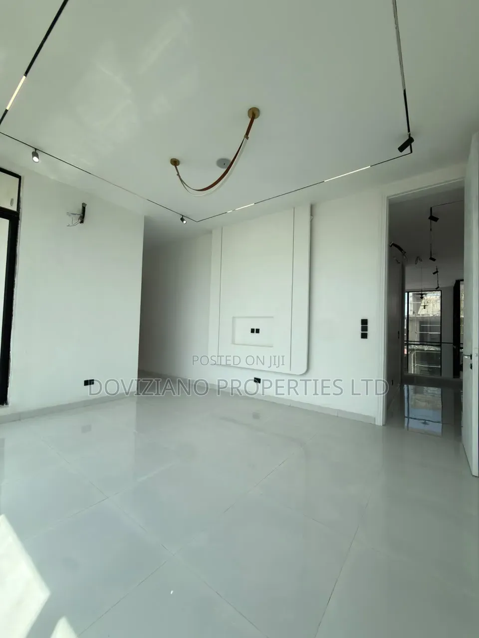 5bdrm Duplex in Osapa london for sale