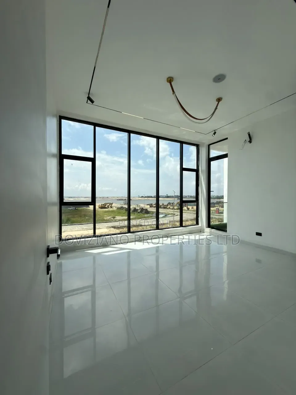 5bdrm Duplex in Osapa london for sale