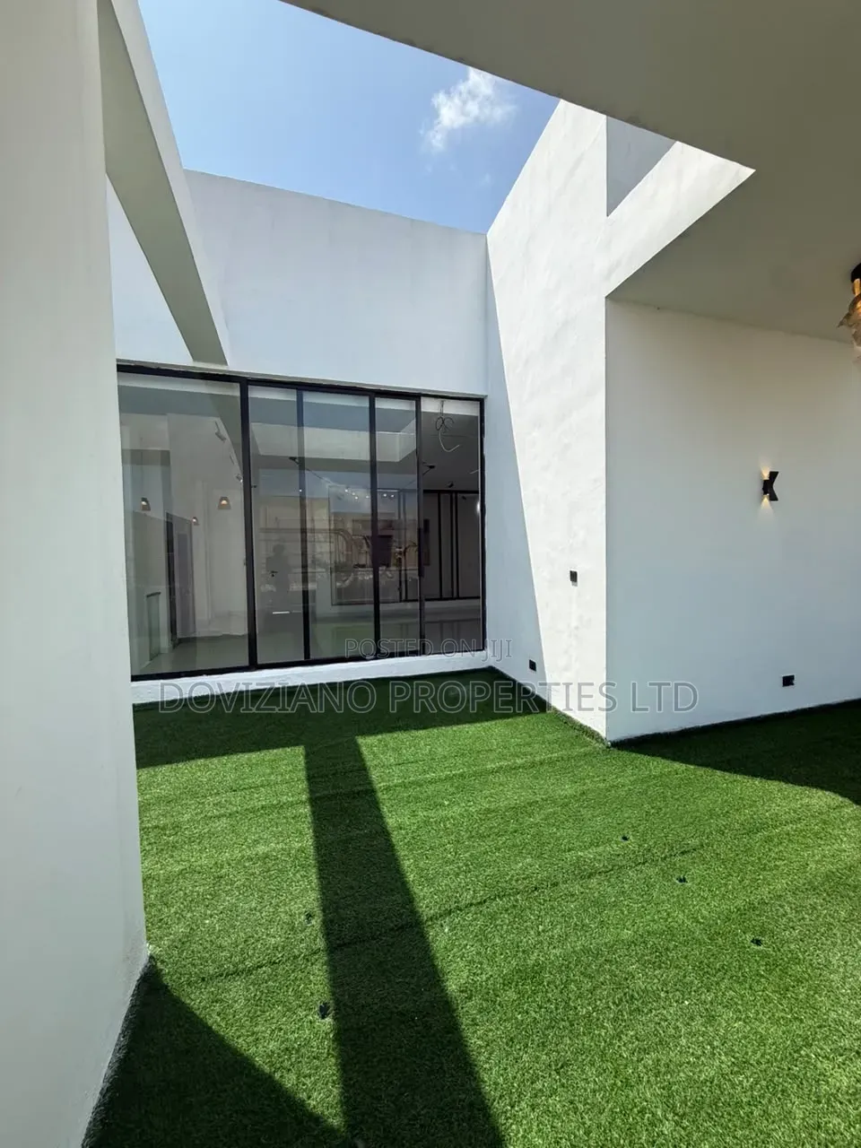 5bdrm Duplex in Osapa london for sale