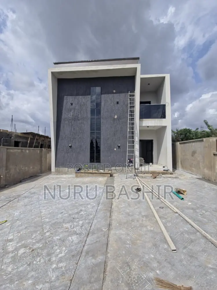 4bdrm Duplex in Alalubosa Gra for sale