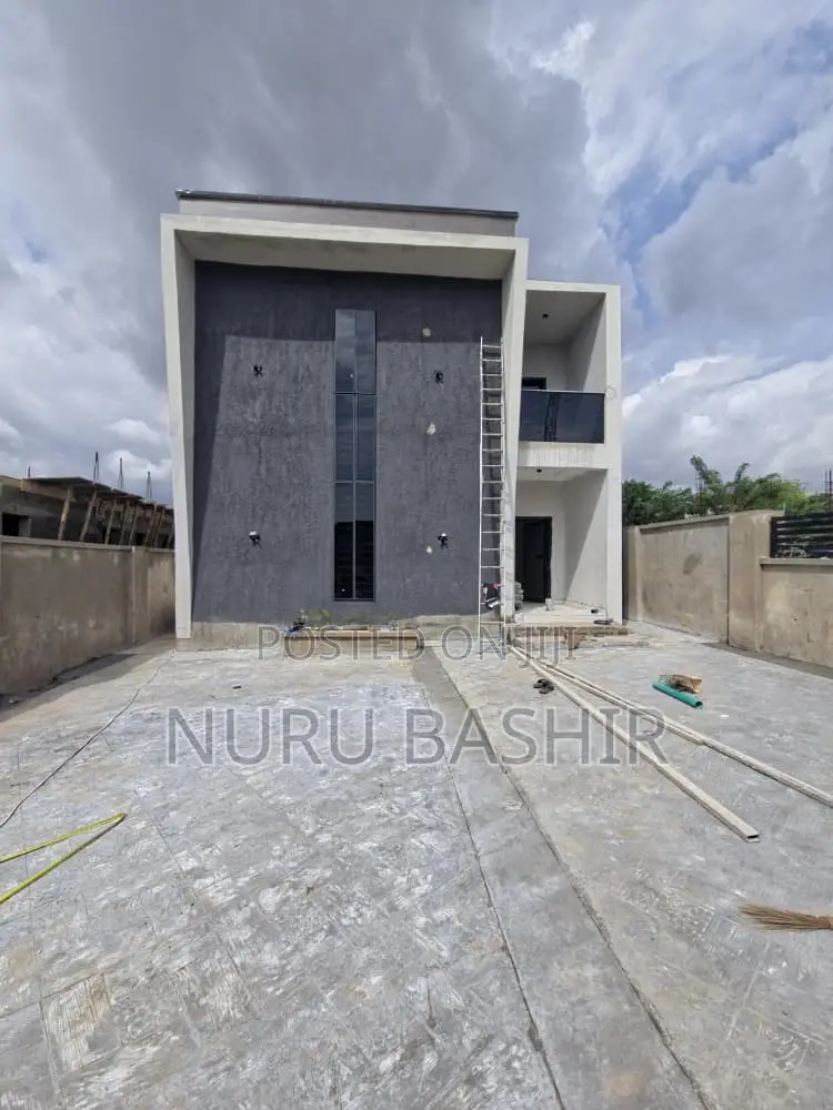 4bdrm Duplex in Alalubosa Gra for sale