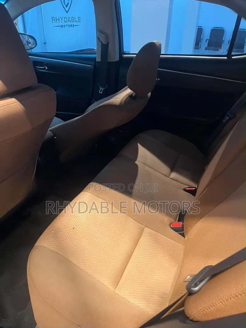 Toyota Corolla 2016 Gold