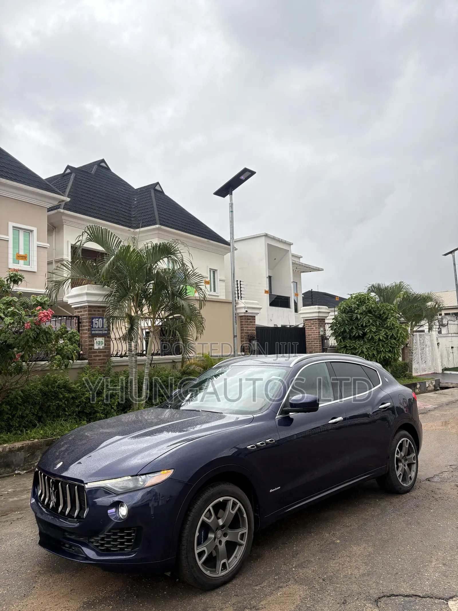 Maserati Levante GranLusso AWD 2018 Blue
