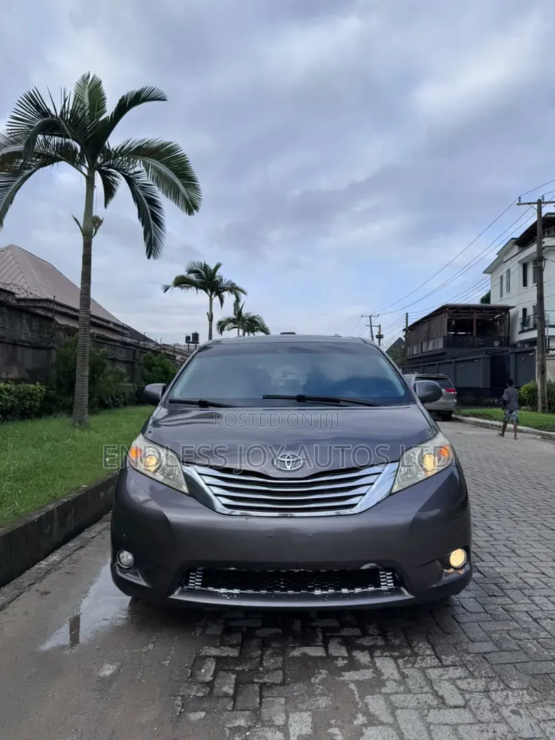 Toyota Sienna Limited AWD 7-Passenger 2013 Beige