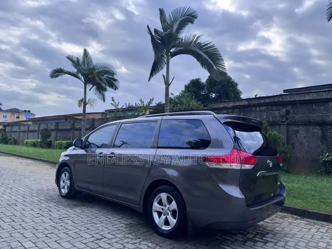Toyota Sienna Limited AWD 7-Passenger 2013 Beige