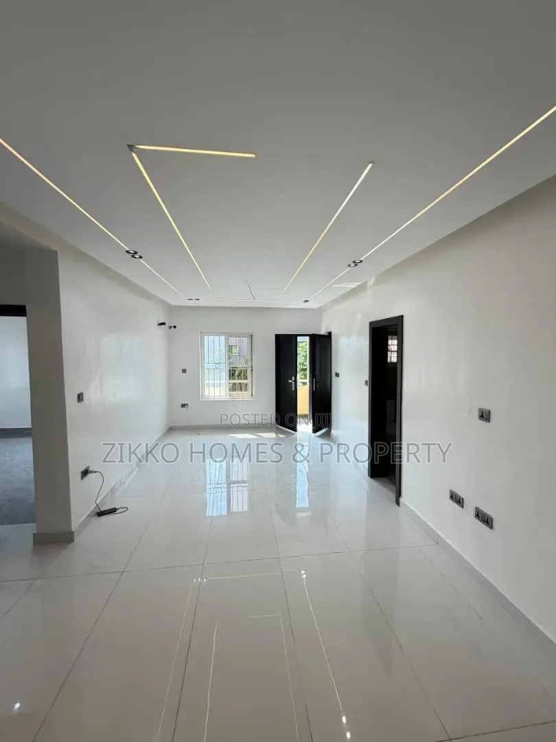 3bdrm Apartment in Alpha Beach Road, Chevron for sale