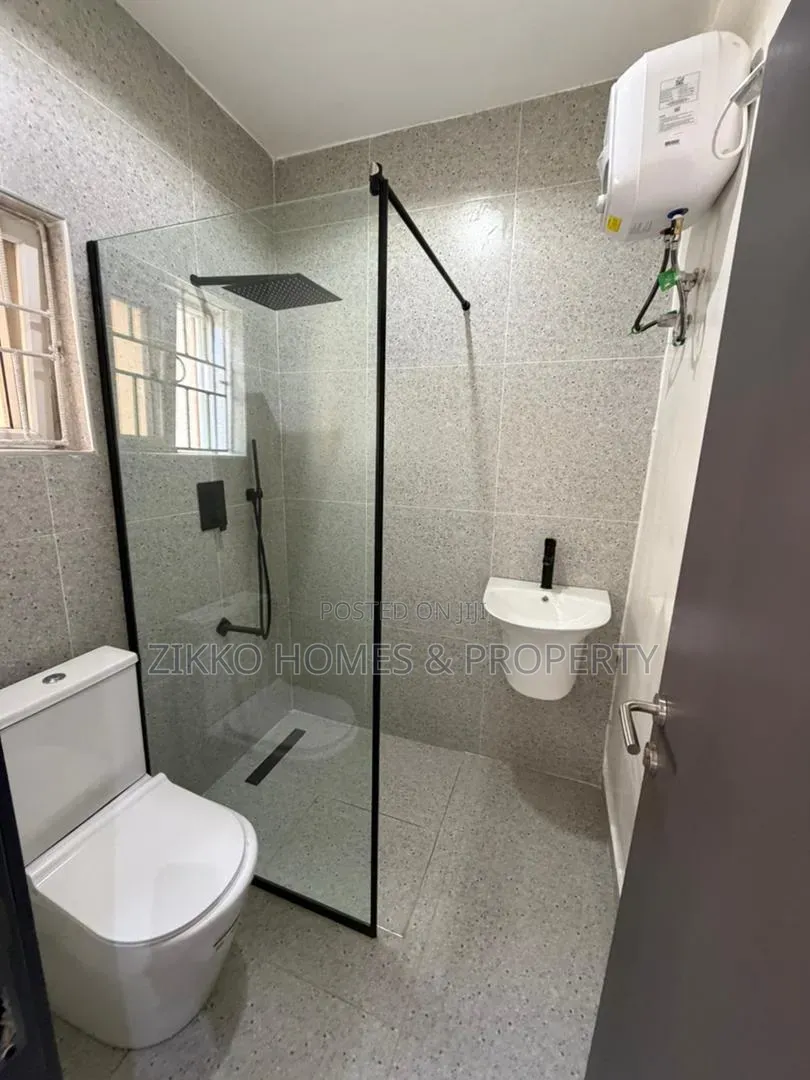 3bdrm Apartment in Alpha Beach Road, Chevron for sale