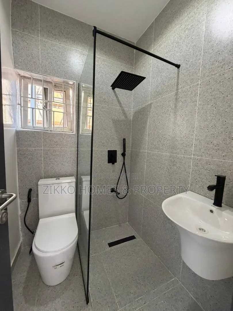 3bdrm Apartment in Alpha Beach Road, Chevron for sale