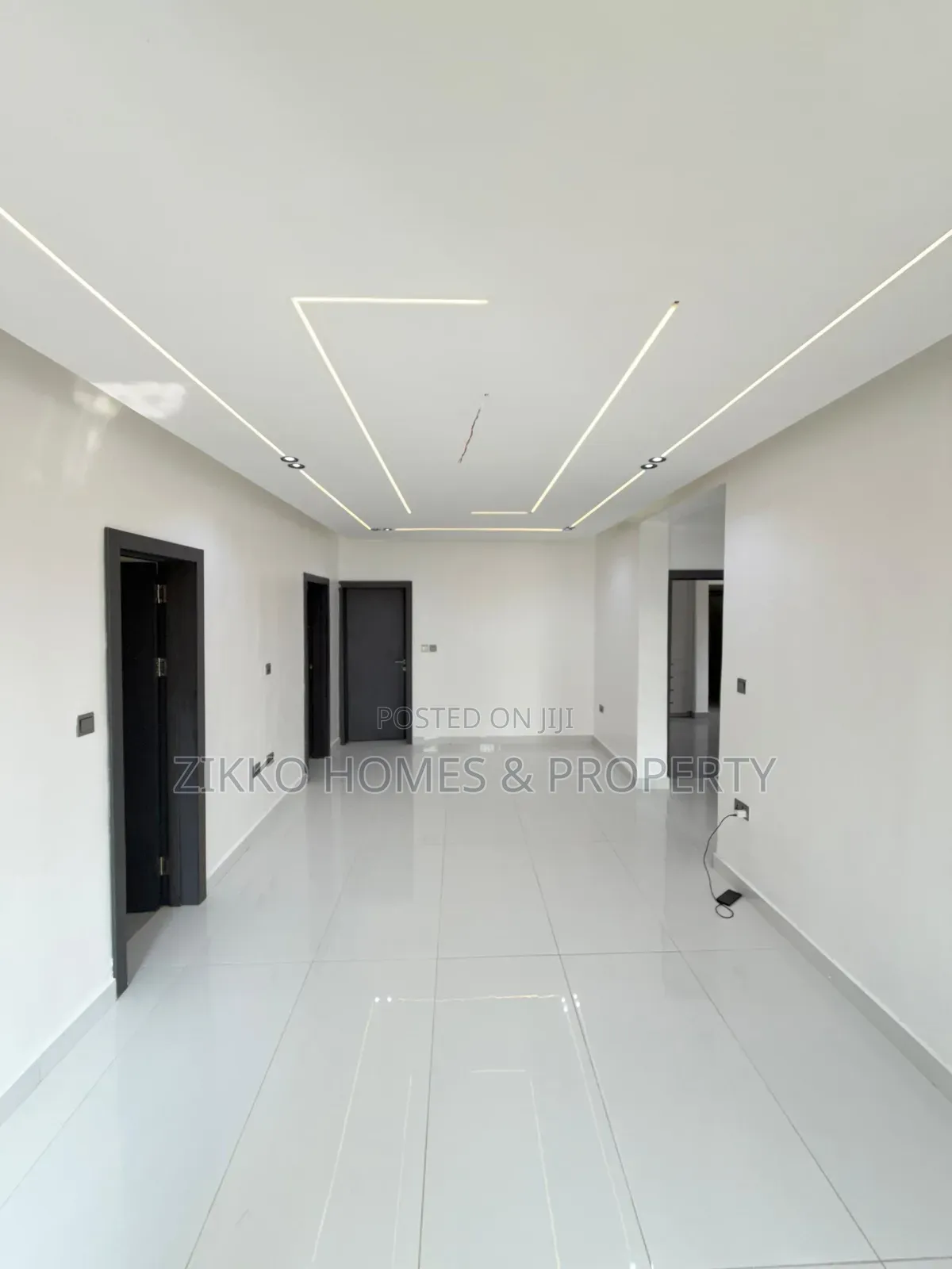 3bdrm Apartment in Alpha Beach Road, Chevron for sale