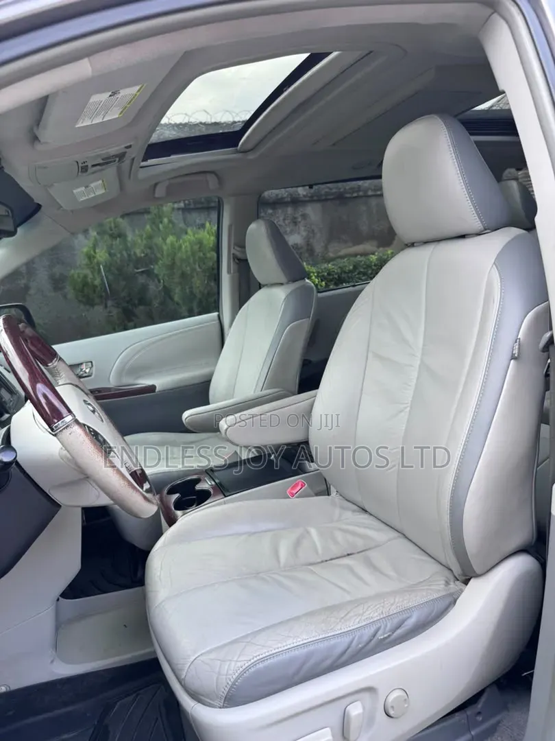 Toyota Sienna Limited AWD 7-Passenger 2013 Beige