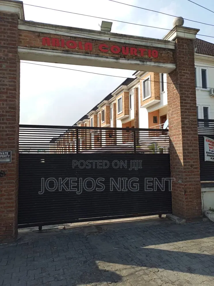 4bdrm Townhouse/Terrace in Abiola Court for sale