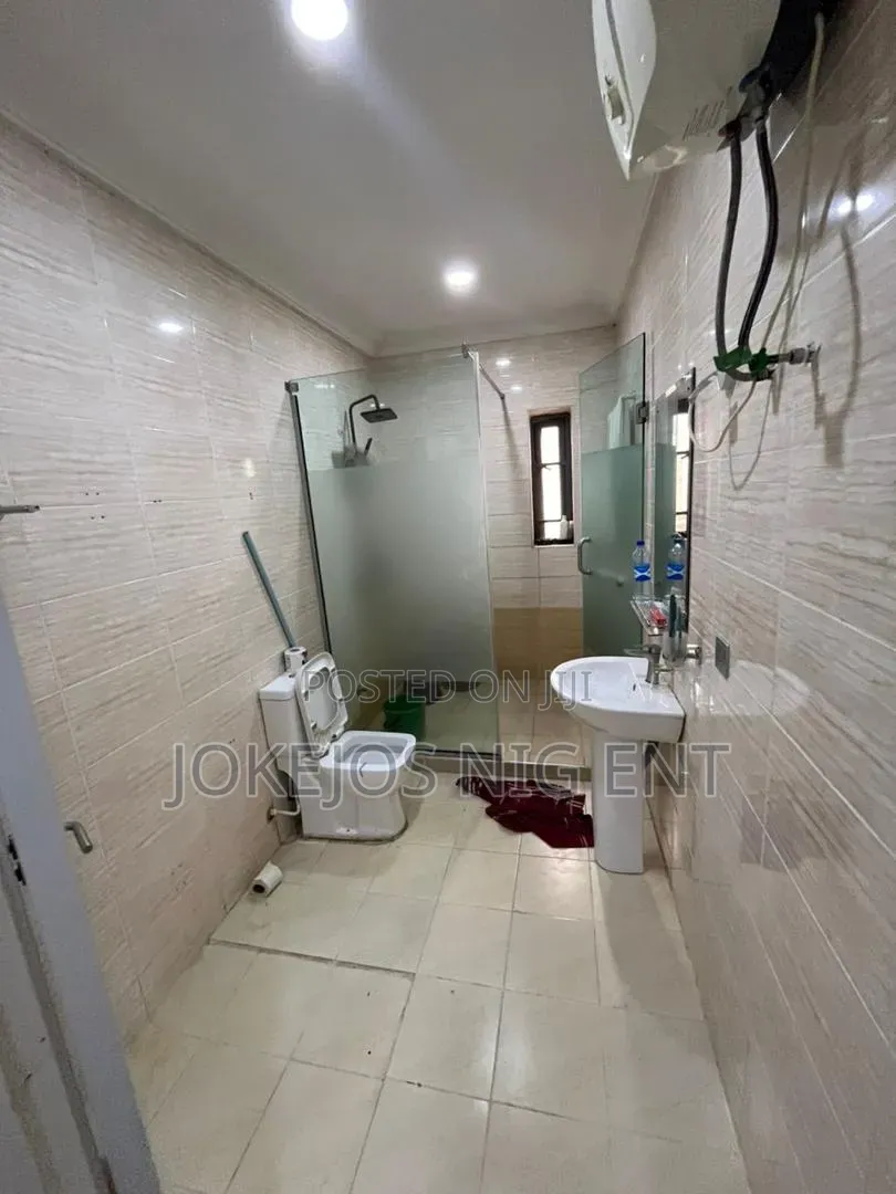 4bdrm Townhouse/Terrace in Abiola Court for sale