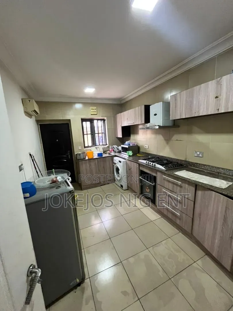 4bdrm Townhouse/Terrace in Abiola Court for sale