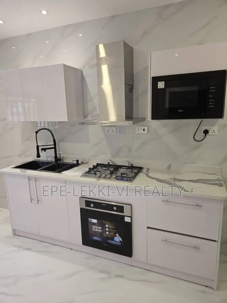 3bdrm Apartment in Victoria Island for rent