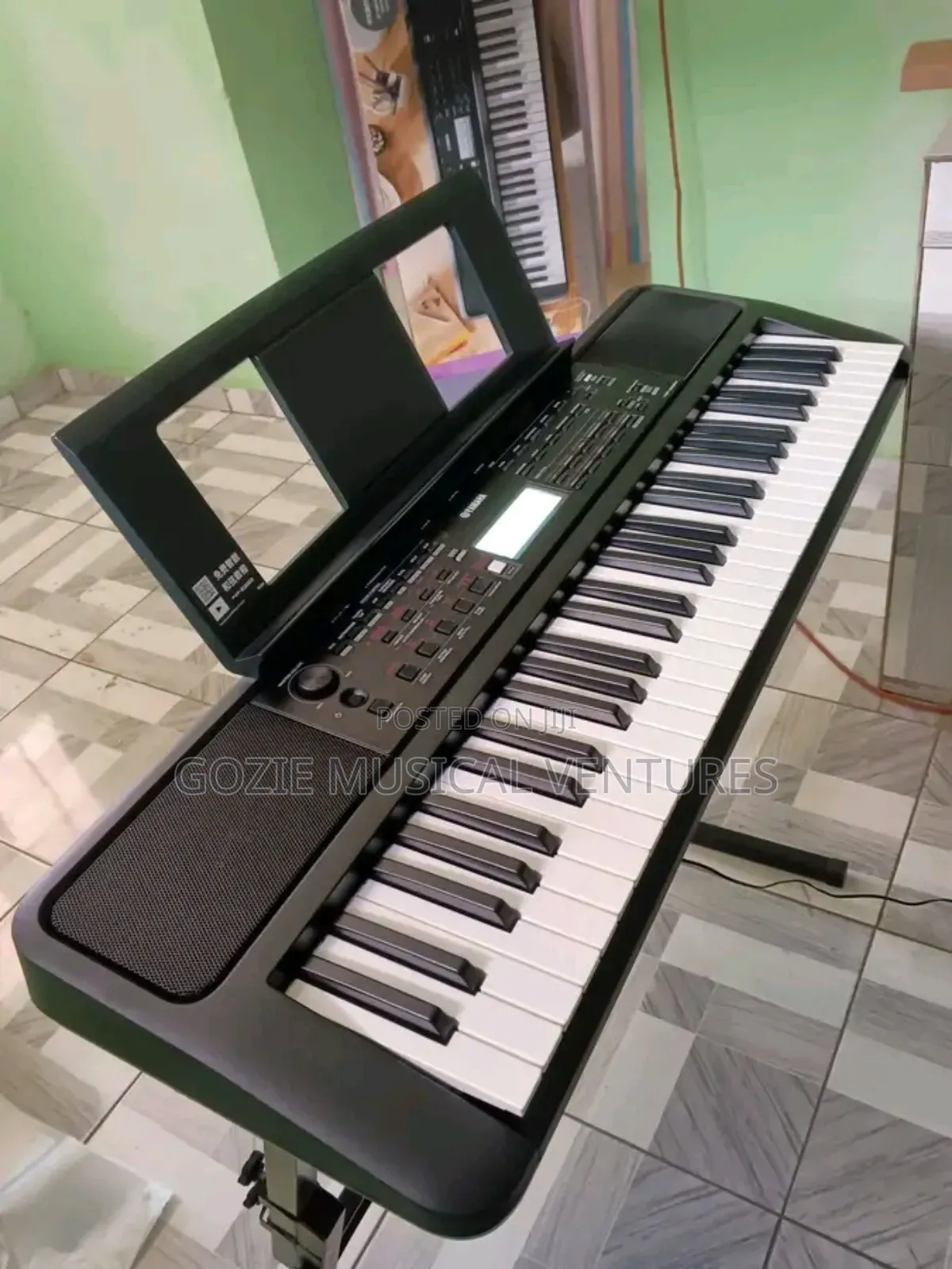 Yamaha Piano PSR-E 383 Complete 61 Keys Synthesizer Workstation Piano