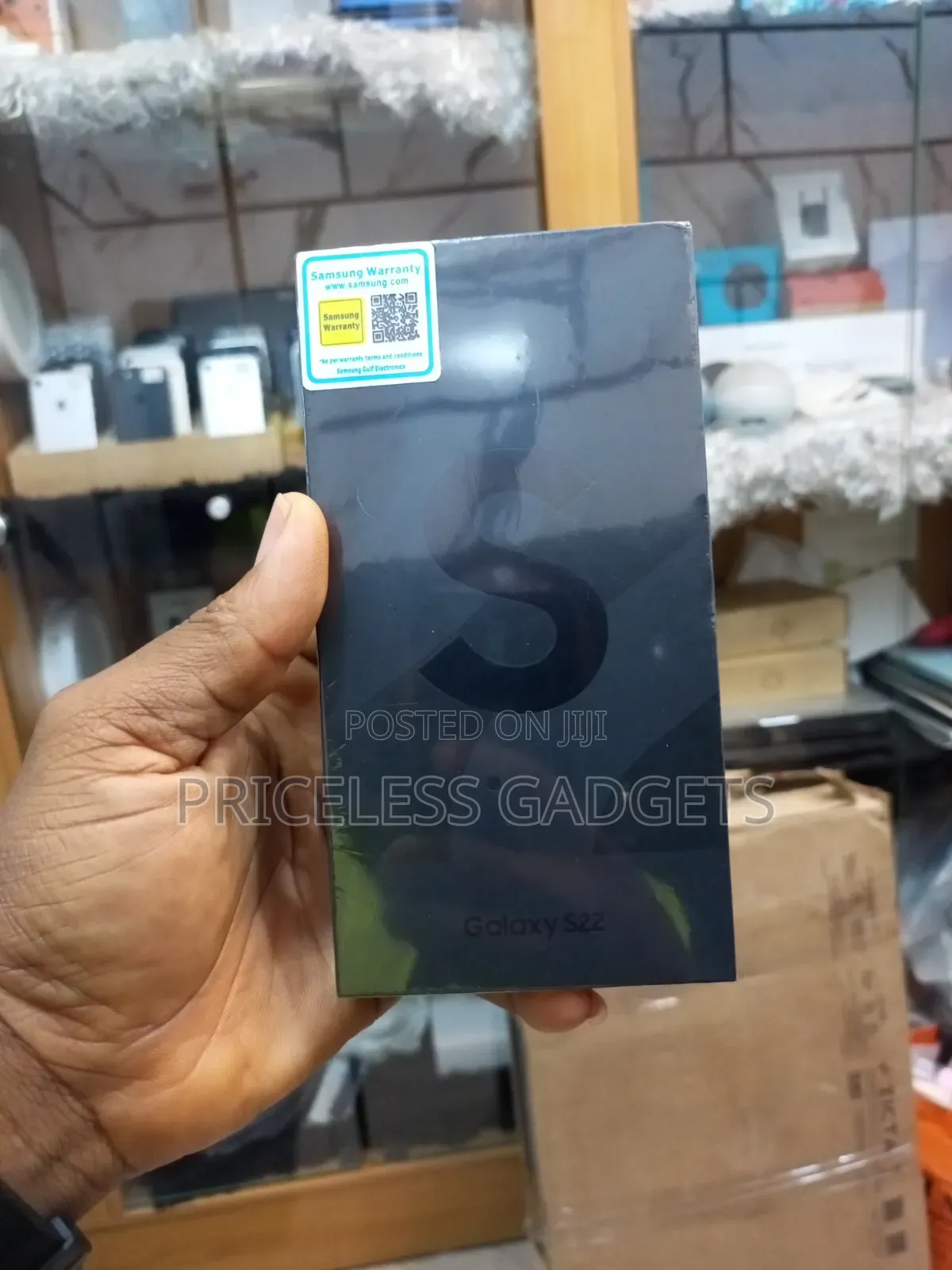 New Samsung Galaxy S22 5G 256 GB Black