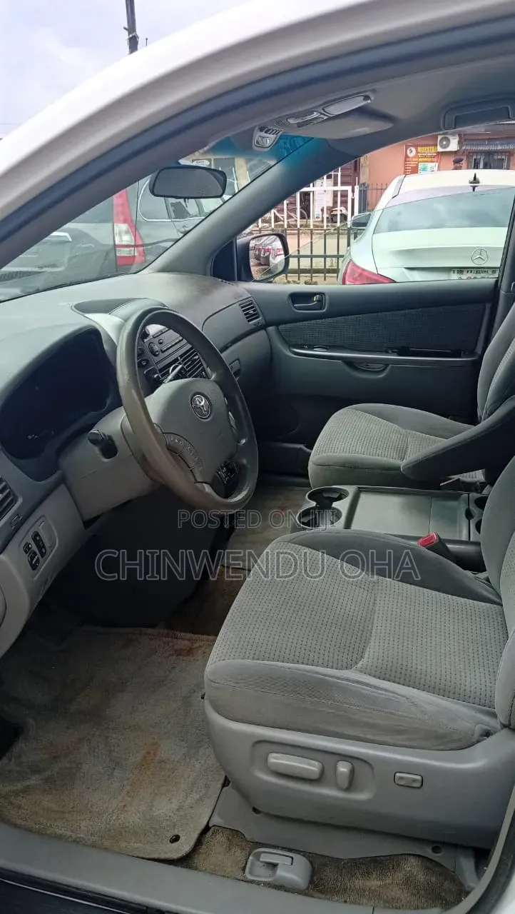Toyota Sienna 2006 White