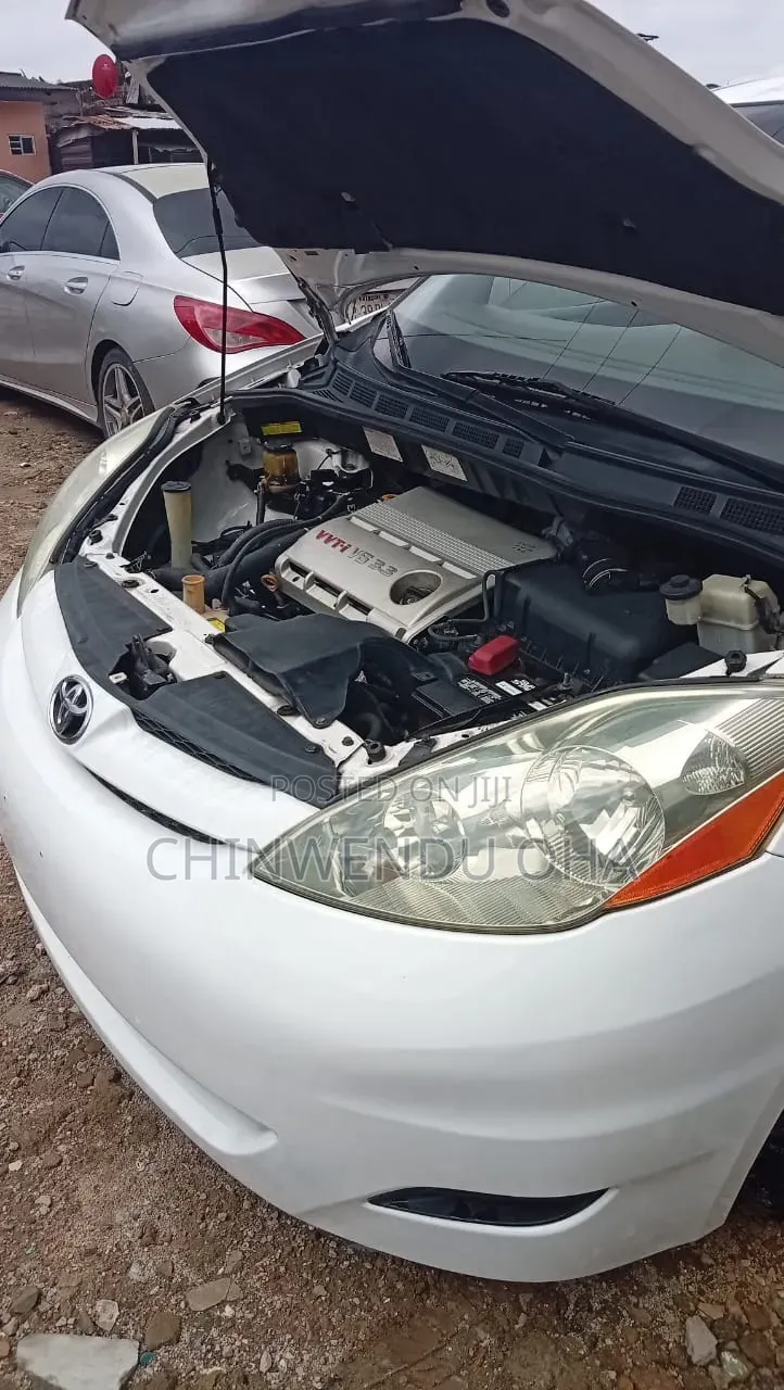 Toyota Sienna 2006 White