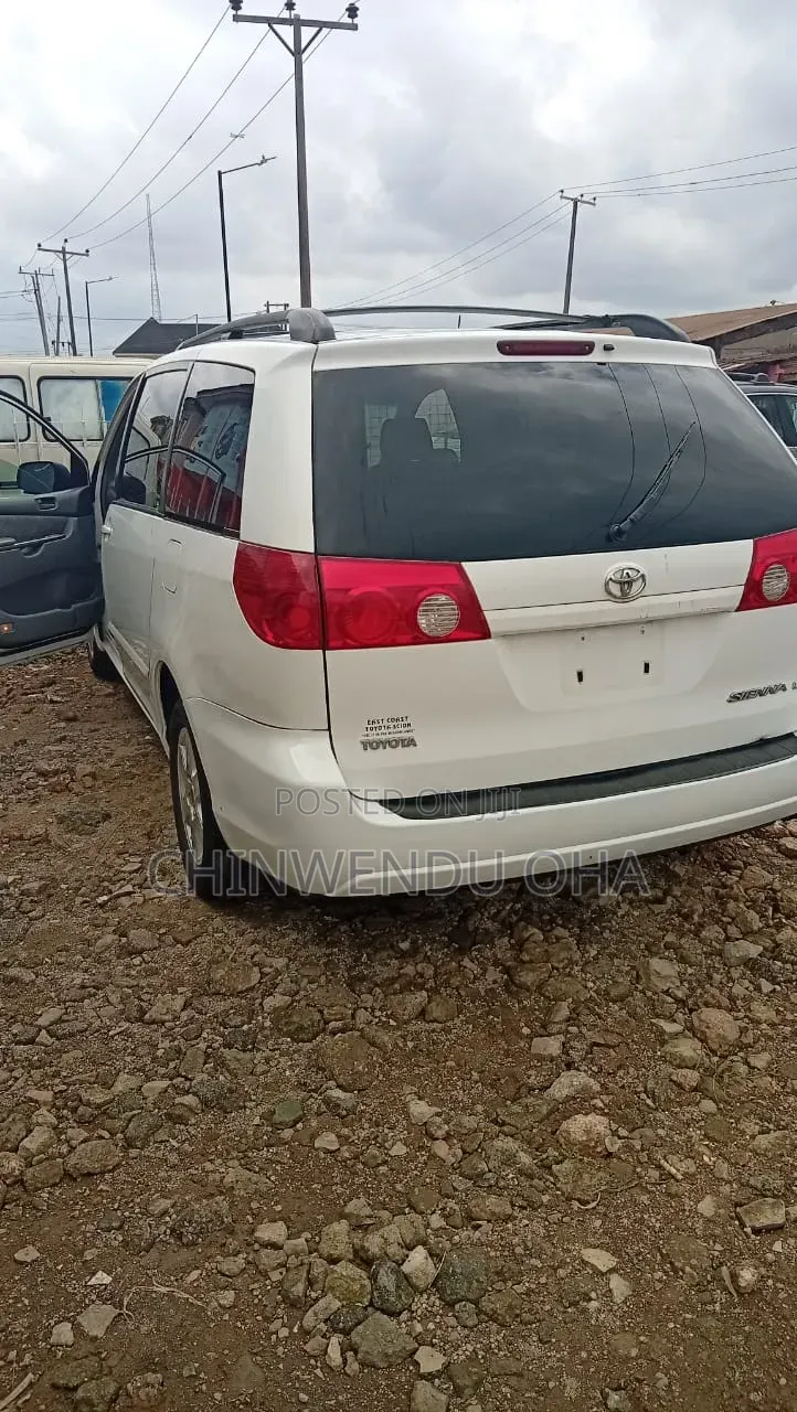 Toyota Sienna 2006 White
