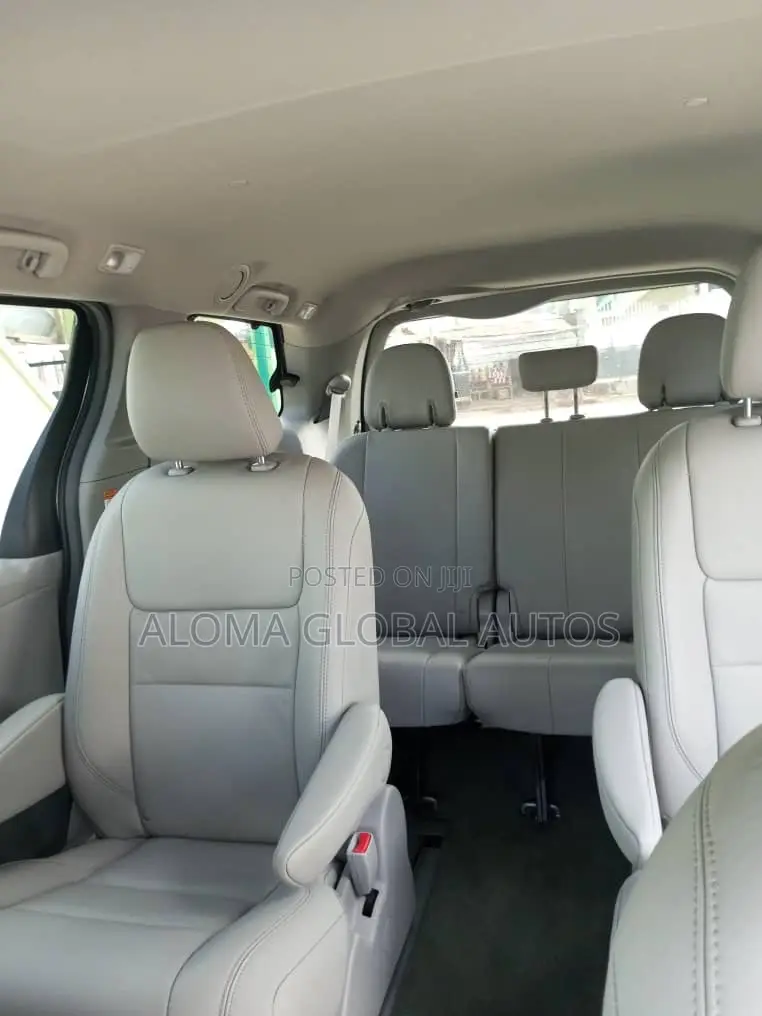 Toyota Sienna XLE 7 Passenger (3.5L 6cyl 6A) 2016 Gray