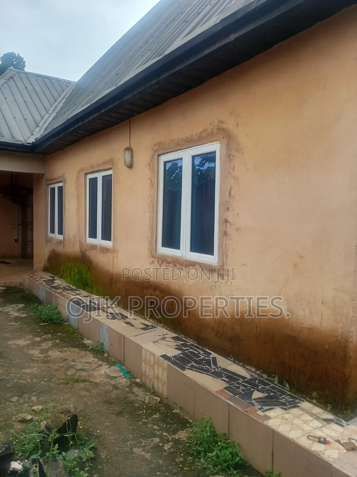4bdrm Block of Flats in Ojik Properties, Owerri for sale