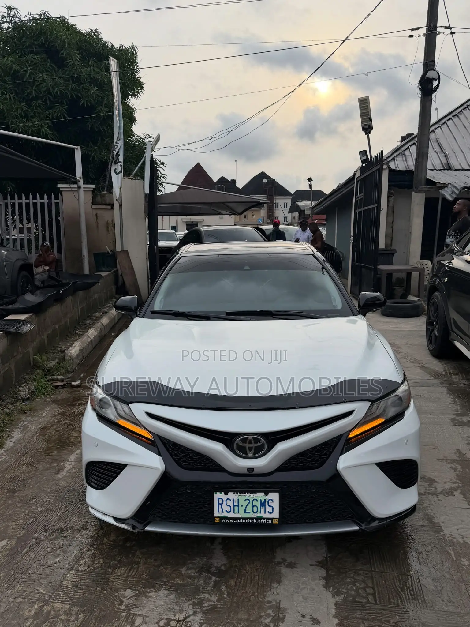 Toyota Camry XSE FWD (2.5L 4cyl 8AM) 2018 White