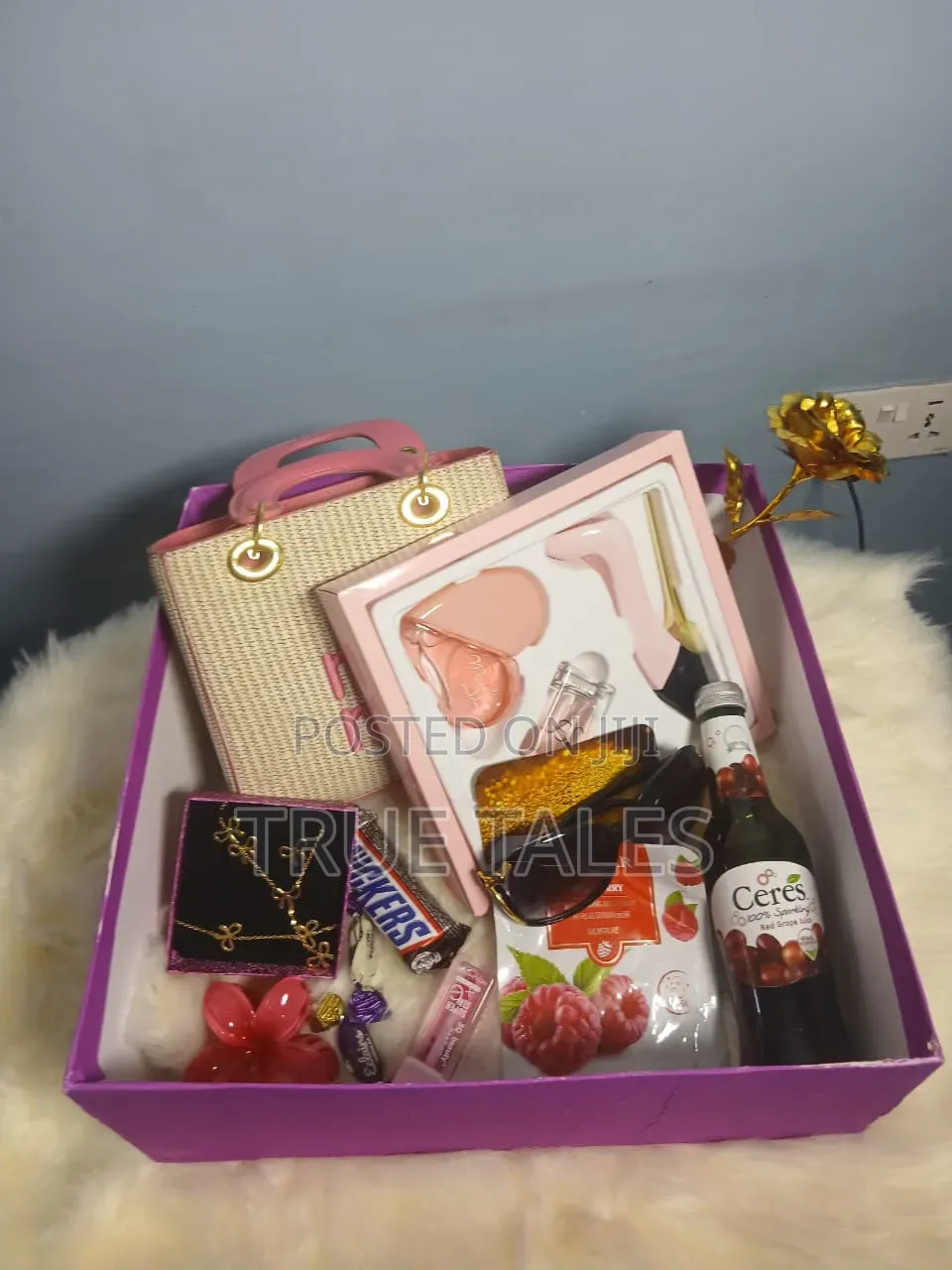 Exclusive Female Male Gift Set Containing Jewelries,Perfumes Others