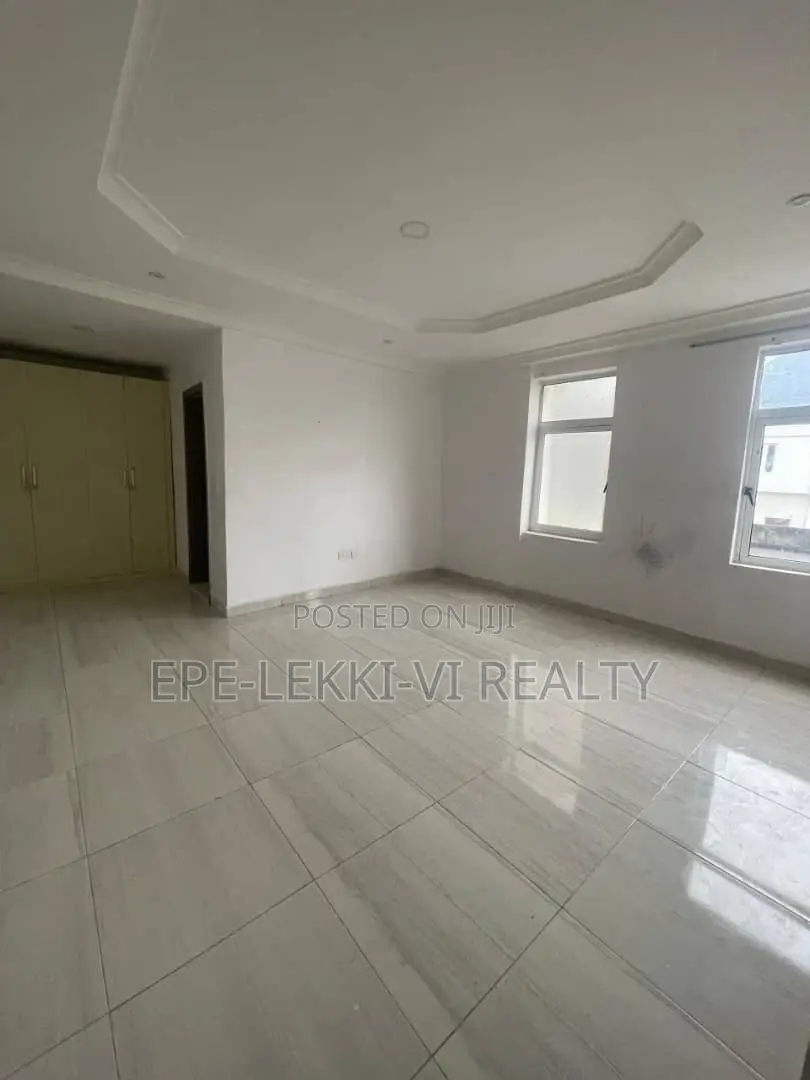 2bdrm Block of Flats in Lekki for rent