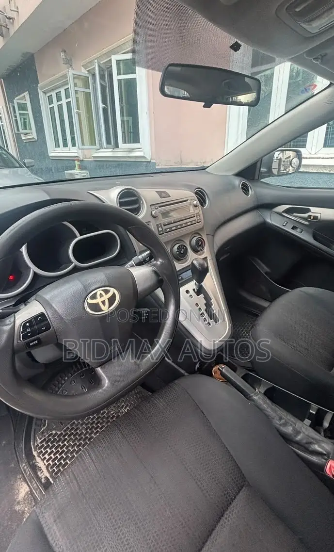 Toyota Matrix S Hatchback AWD (2.4L 4cyl 4A) 2012 White