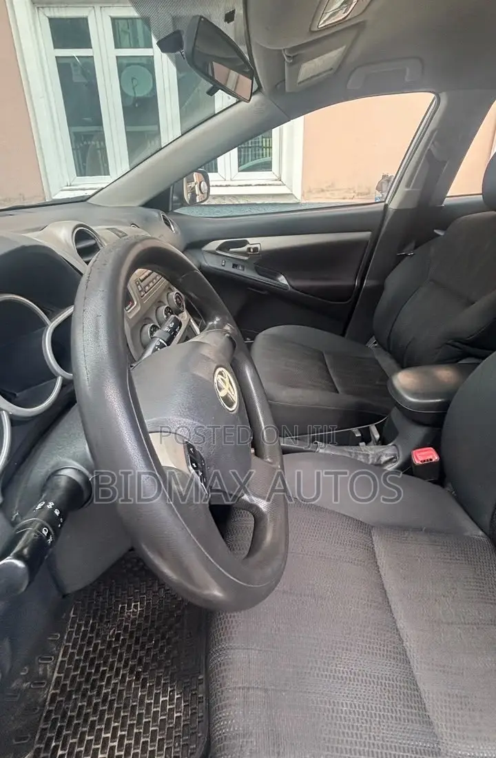 Toyota Matrix S Hatchback AWD (2.4L 4cyl 4A) 2012 White