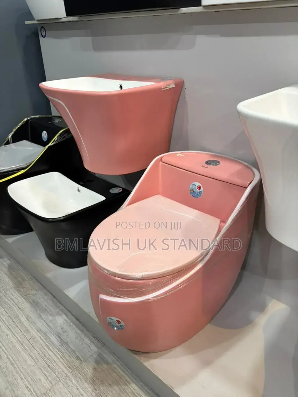 Executive One-Piece Water Closet Set With Basin