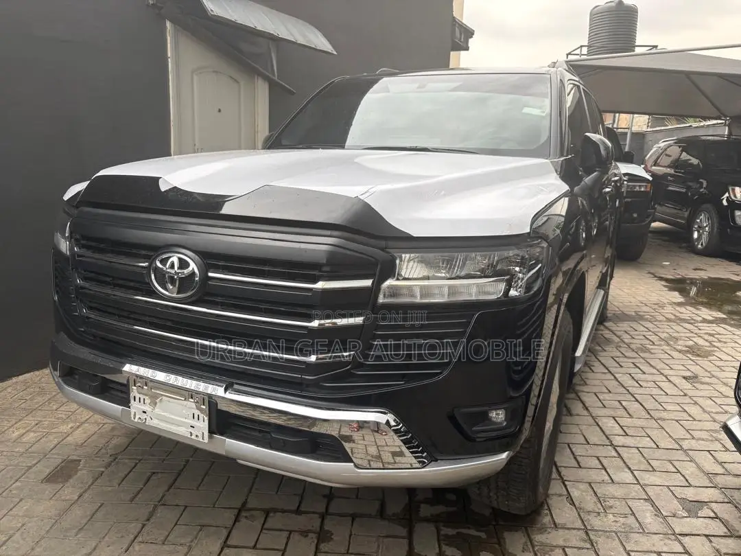 Toyota Land Cruiser 79 Series 2025 Black