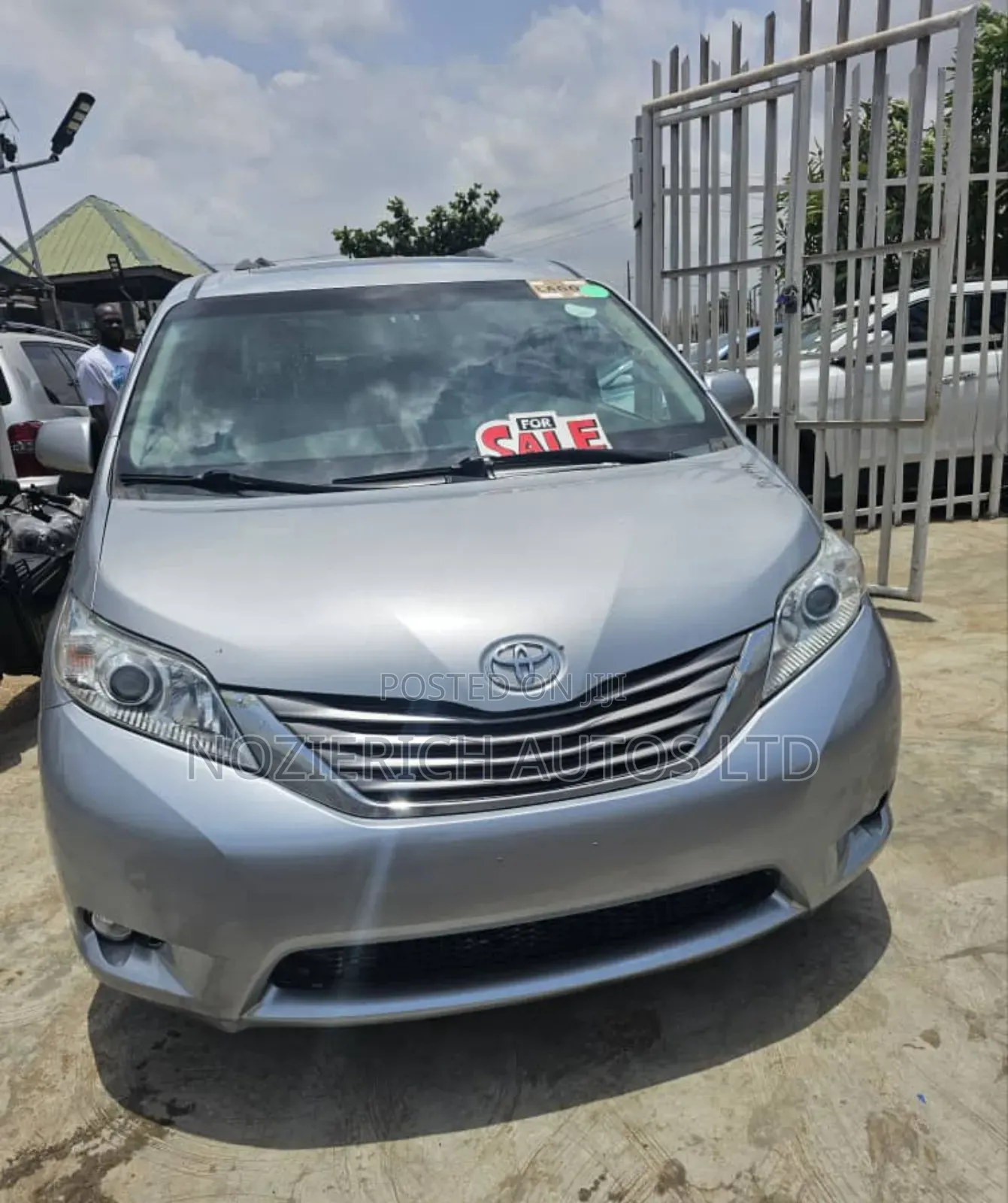 Toyota Sienna XLE 7 Passenger 2012 Silver