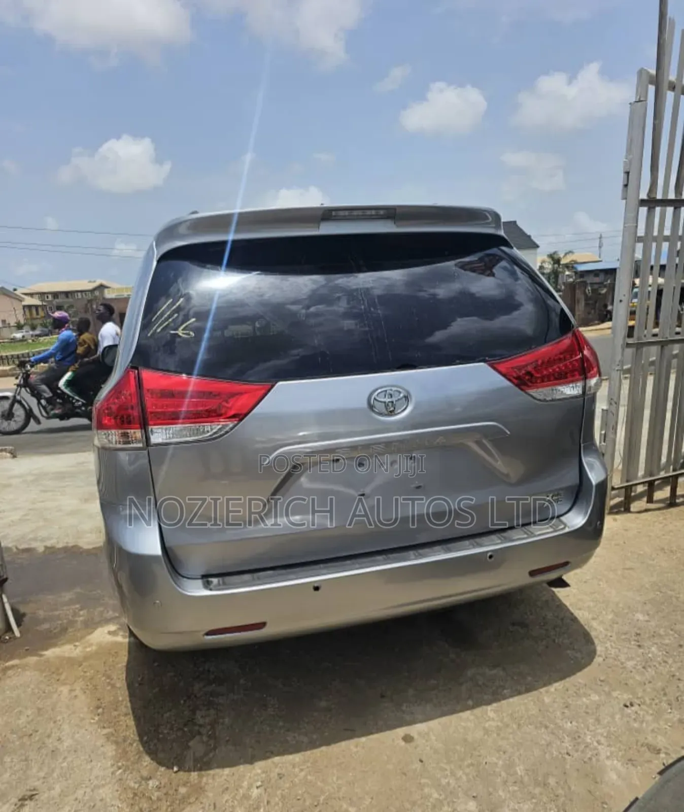 Toyota Sienna XLE 7 Passenger 2012 Silver