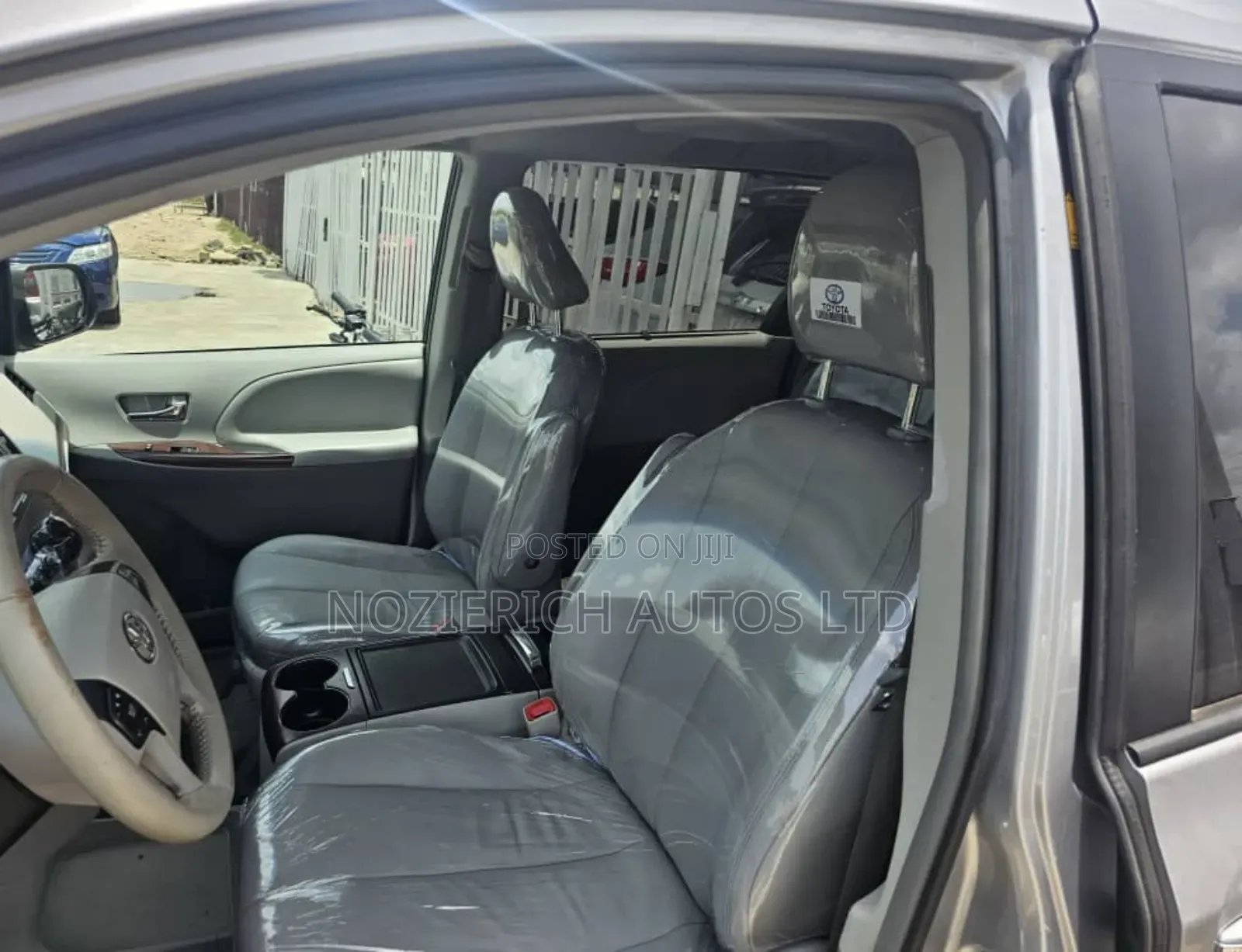 Toyota Sienna XLE 7 Passenger 2012 Silver