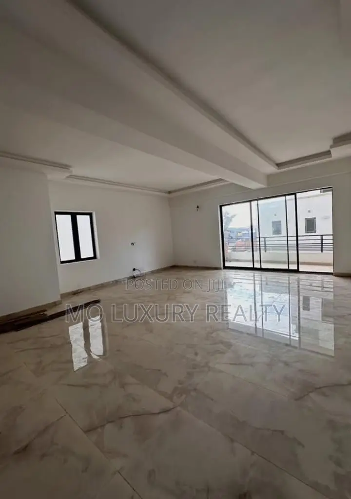 2bdrm Townhouse / Terrace in Lekki Phase 1 for rent