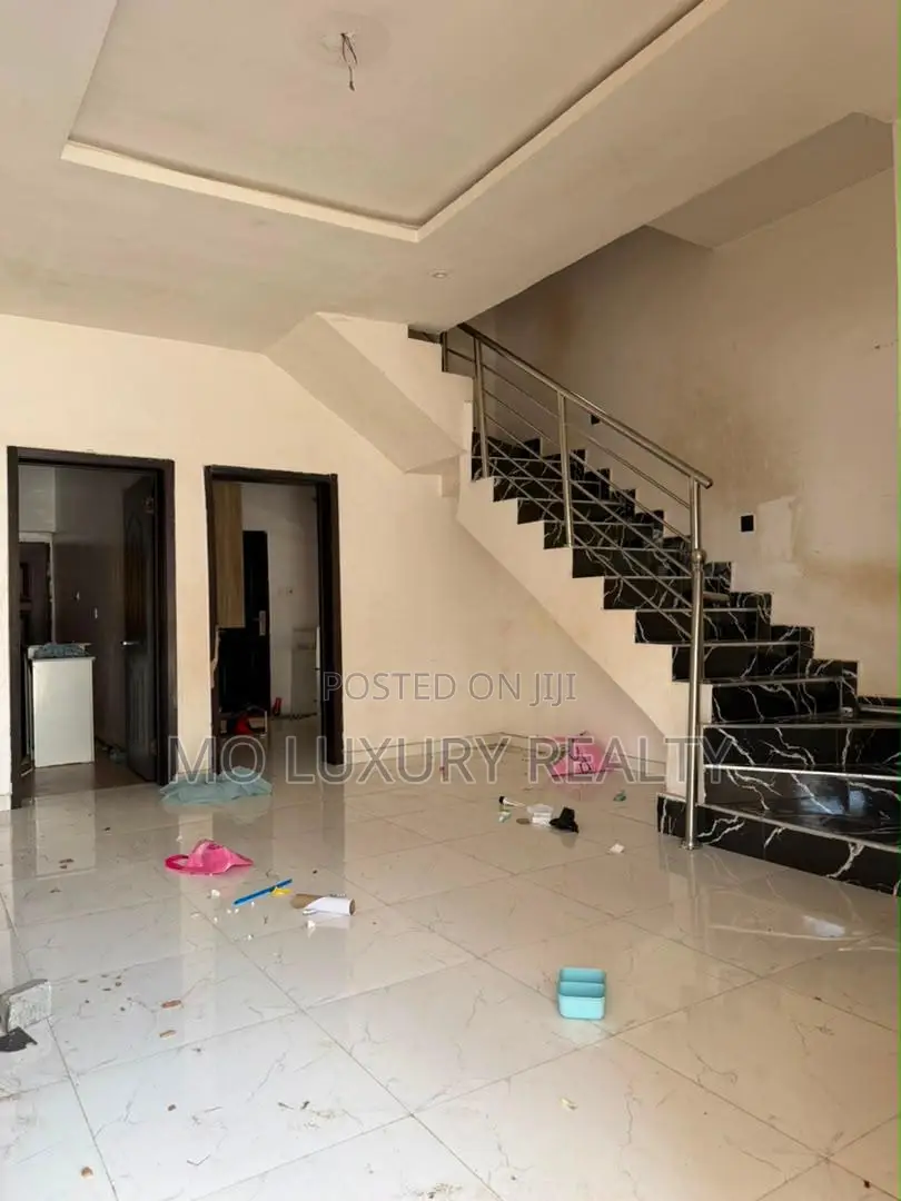 3bdrm Townhouse / Terrace in Ikota for rent