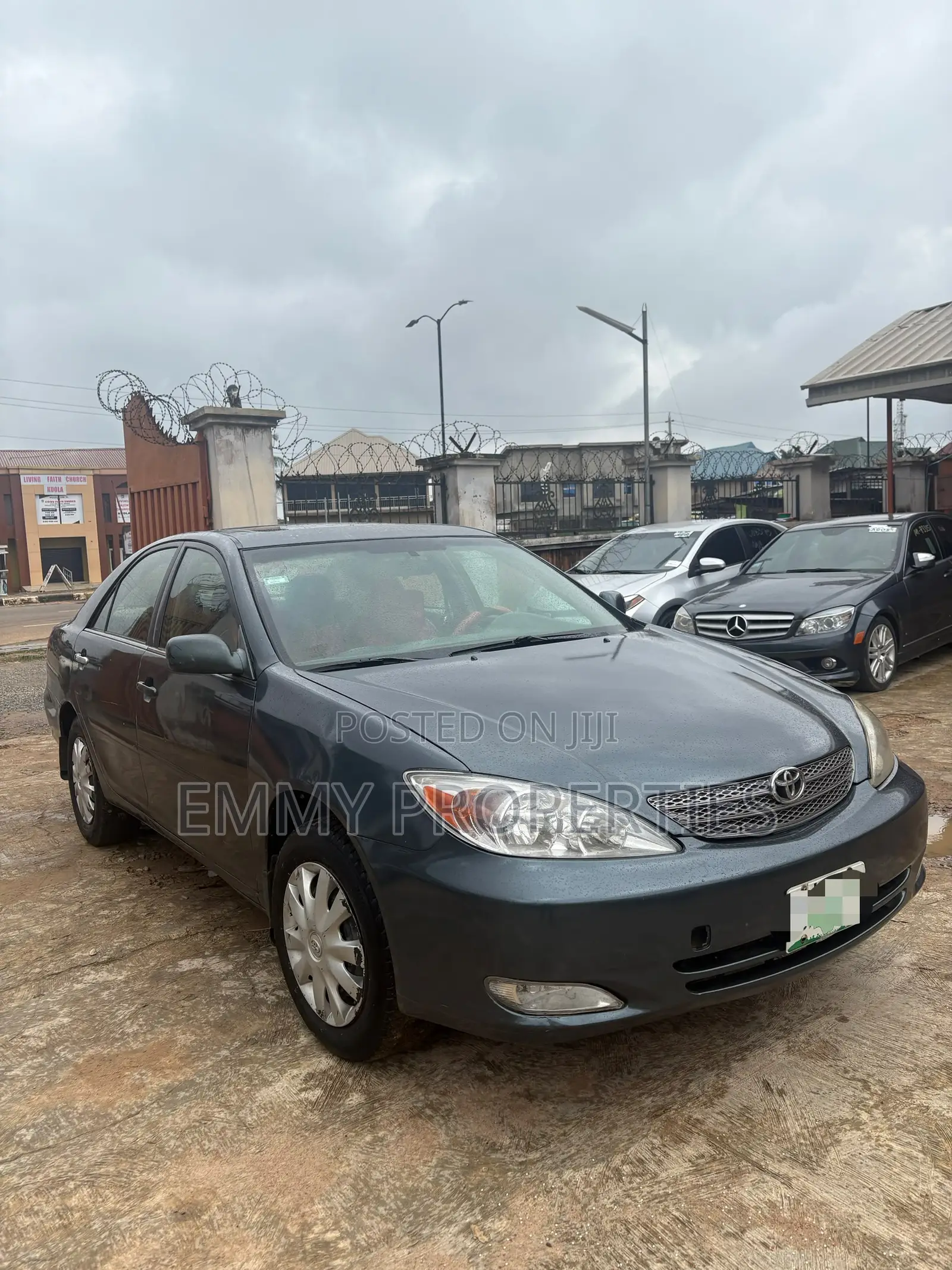 Toyota Camry LE 4dr Sedan (2.4L 4cyl 5A) 2005 Gray
