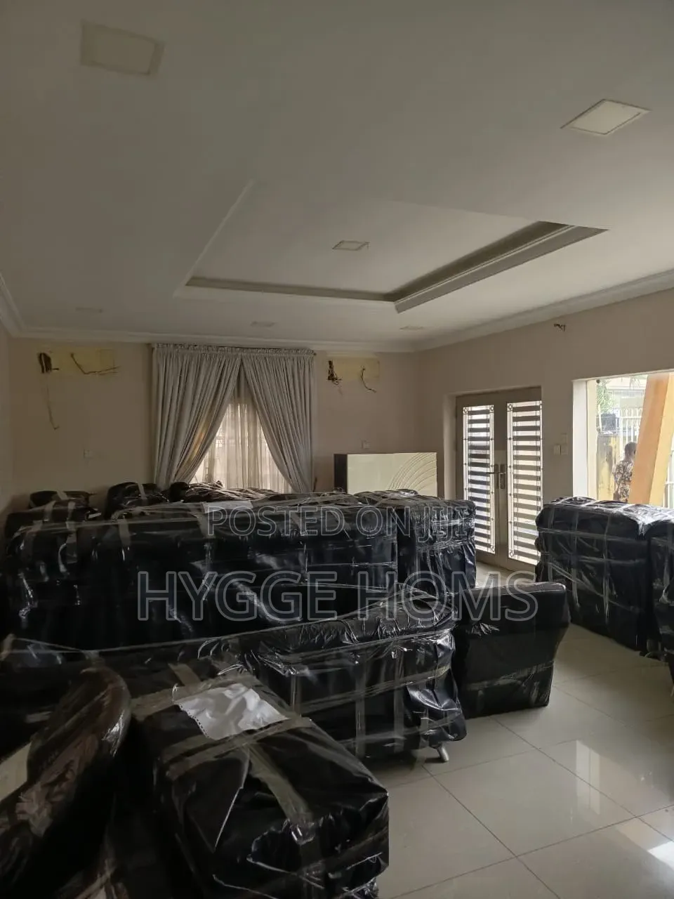 Prime Commercial Building Good for Many Businesses on 720sqm Vi