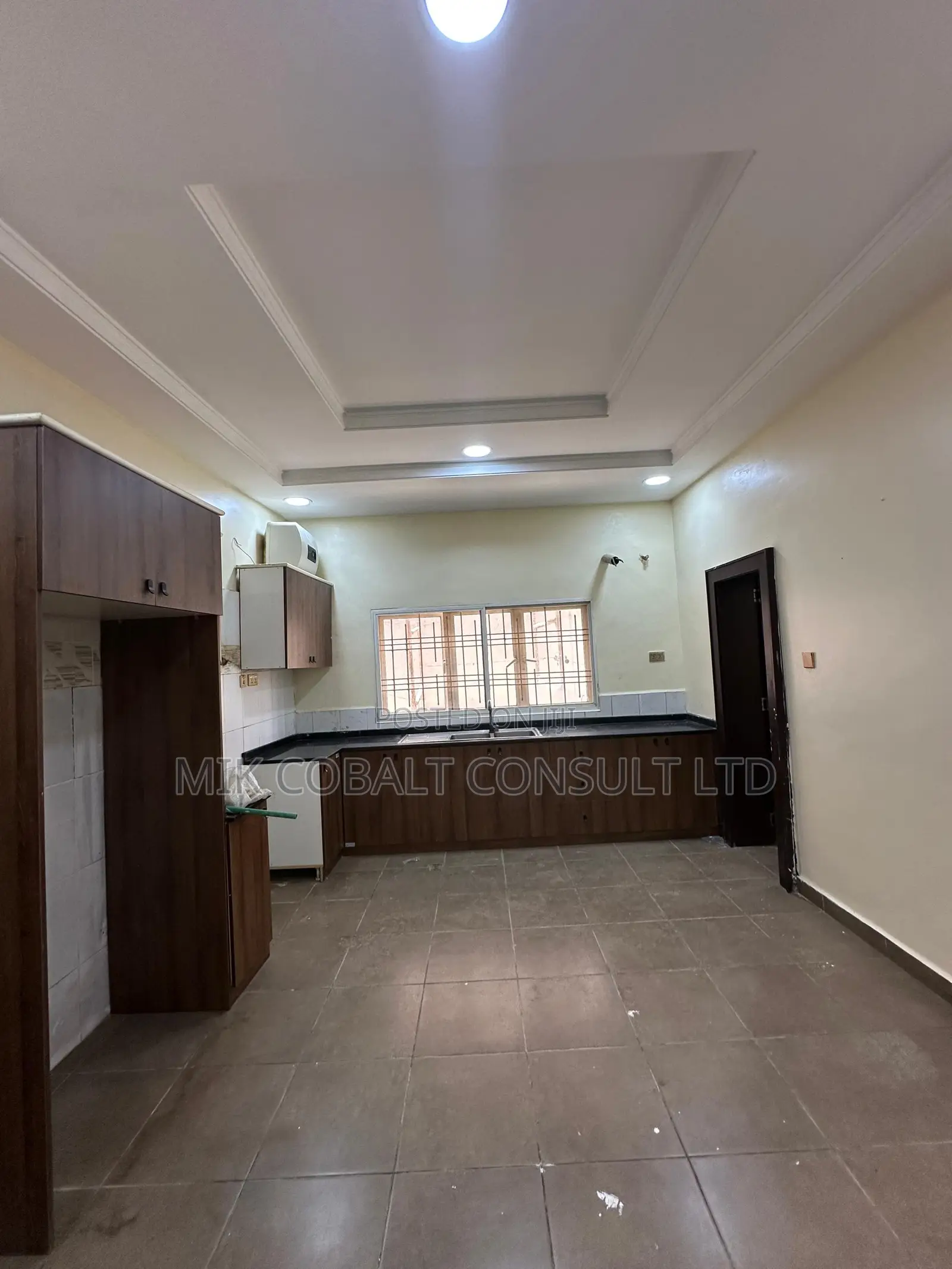 4bdrm Townhouse / Terrace in Diplomatic Zone, Katampe Extension