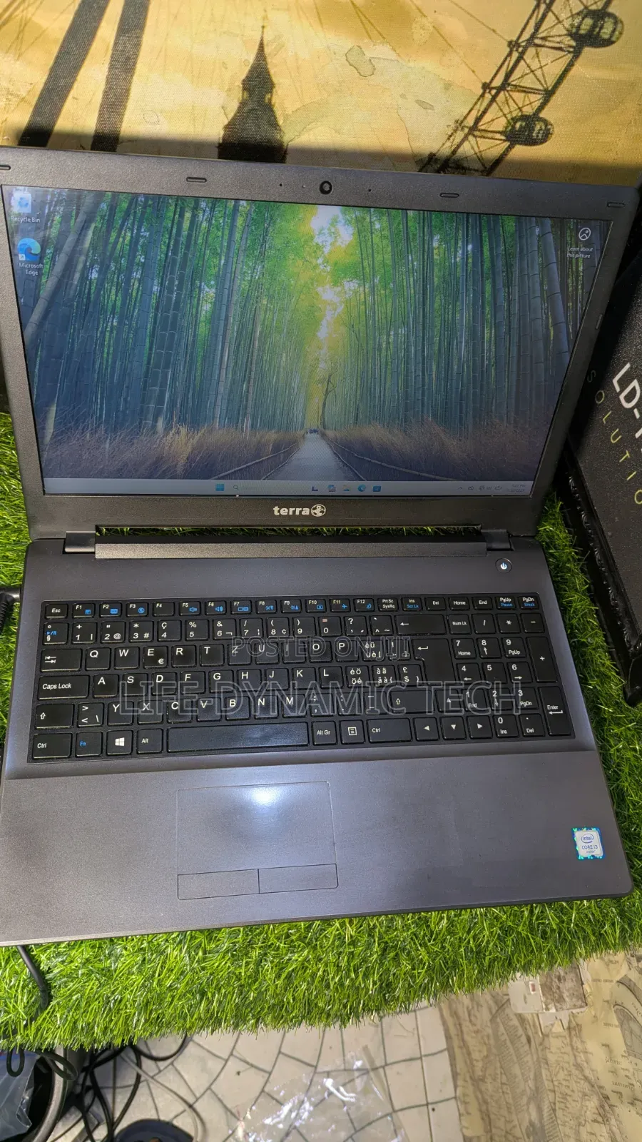 Laptop Clevo 8GB Intel Core i3 SSD 128GB