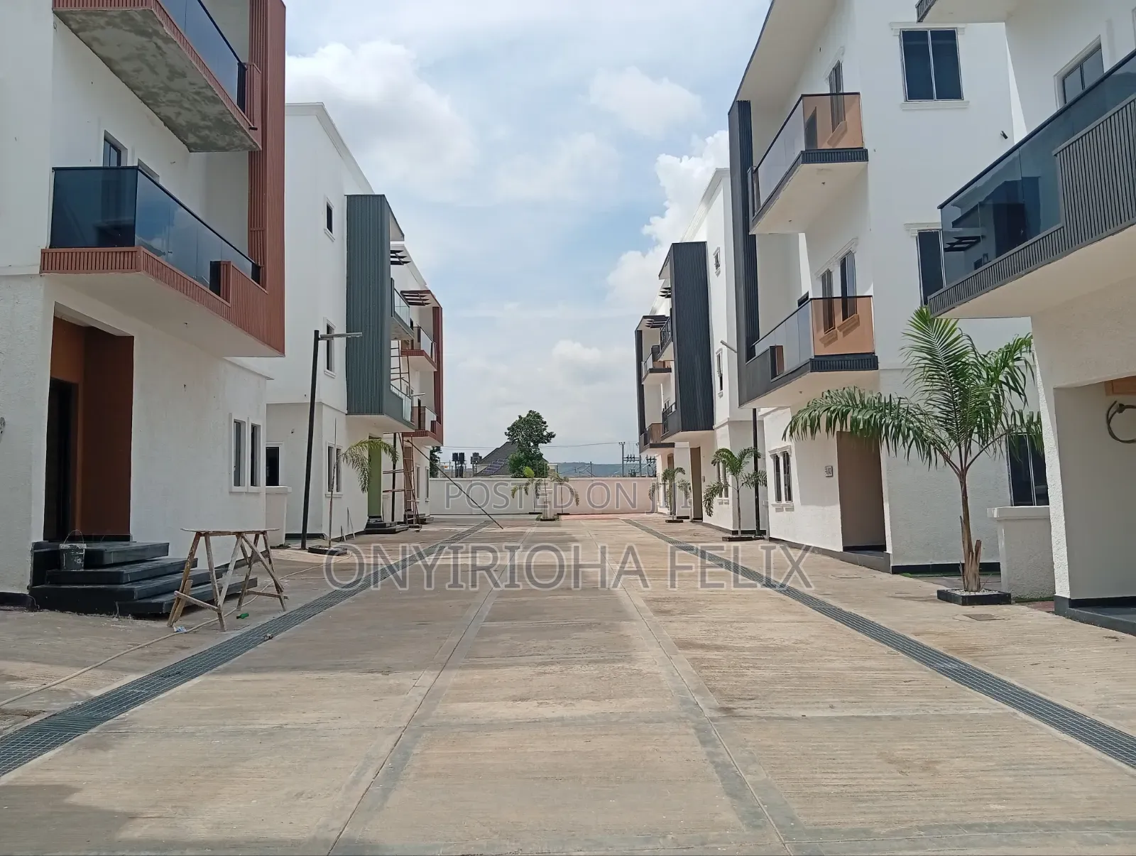 5bdrm Duplex in Jahi Gilmore for sale