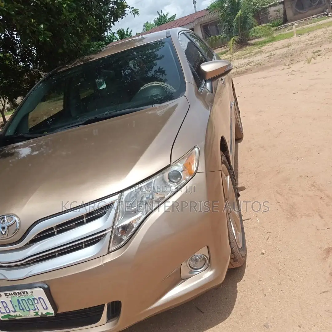 Toyota Venza V6 AWD 2010 Gold