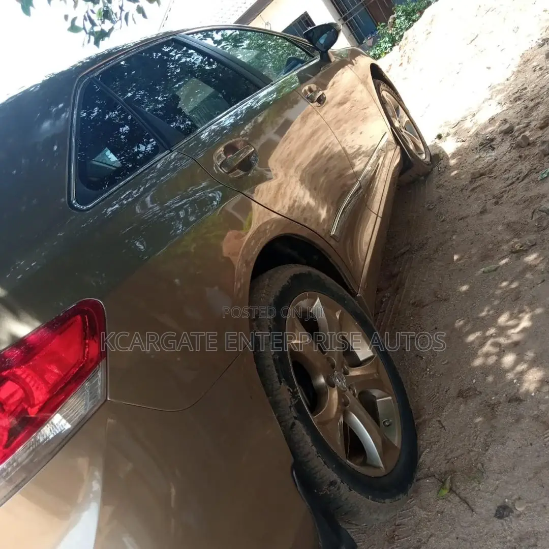 Toyota Venza V6 AWD 2010 Gold