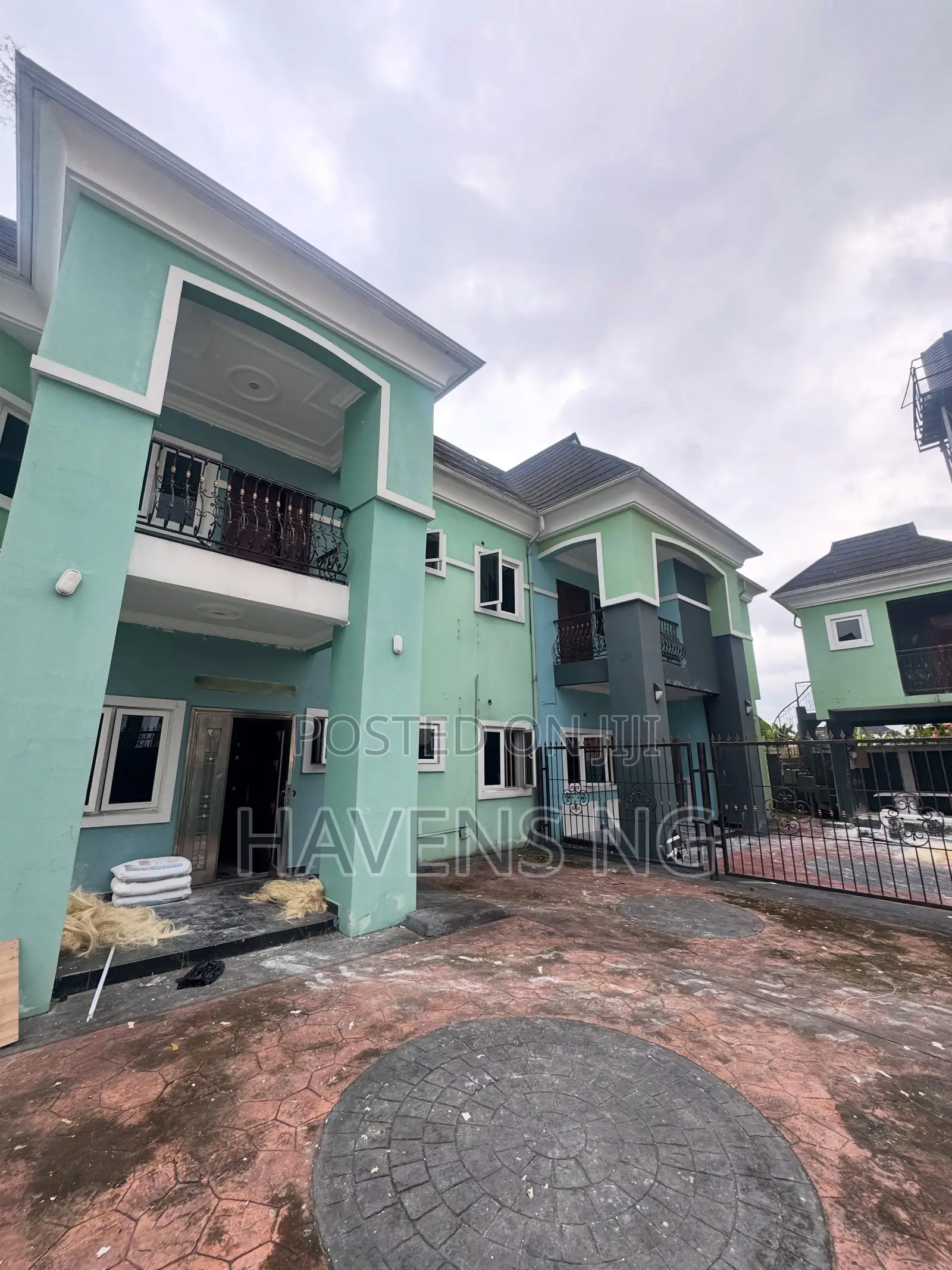 9bdrm Duplex in New Layout for sale