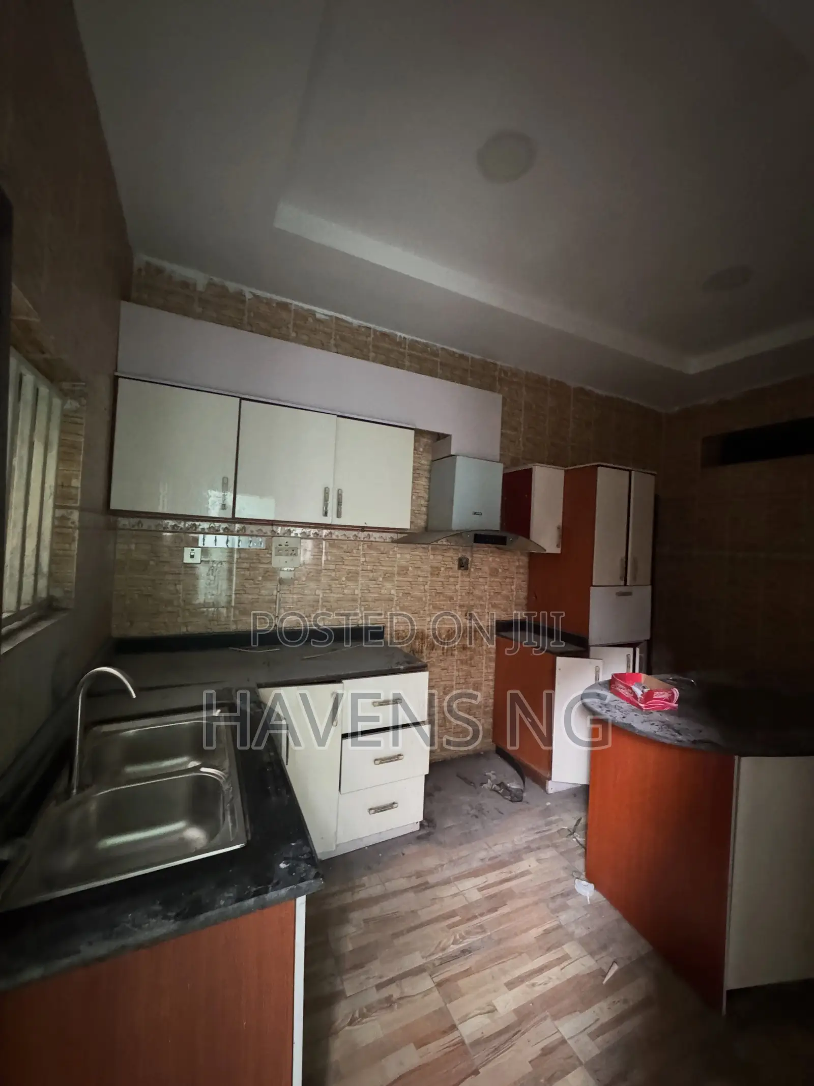 9bdrm Duplex in New Layout for sale